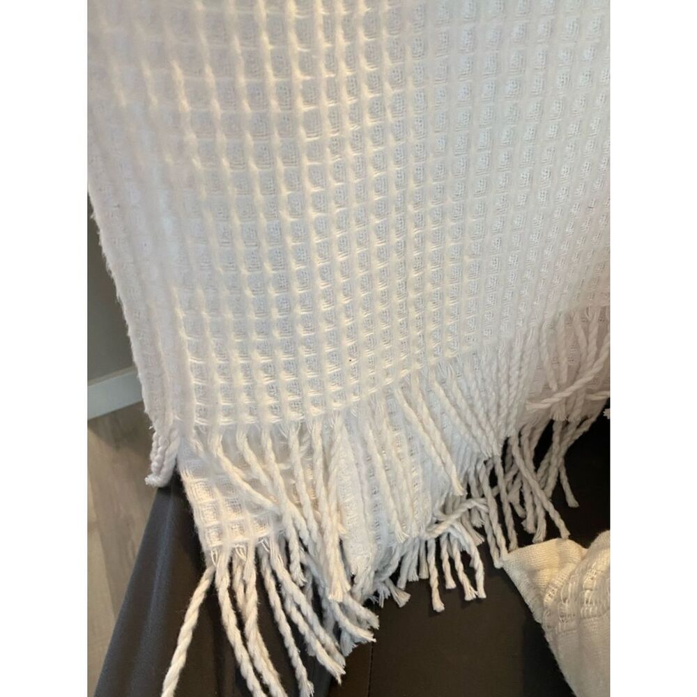 Roca Home White Waffle Knit Throw Blanket with Fringe 50x67”